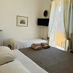 Alojamento de Acomodação e Pequeno-almoço La Meta 3*